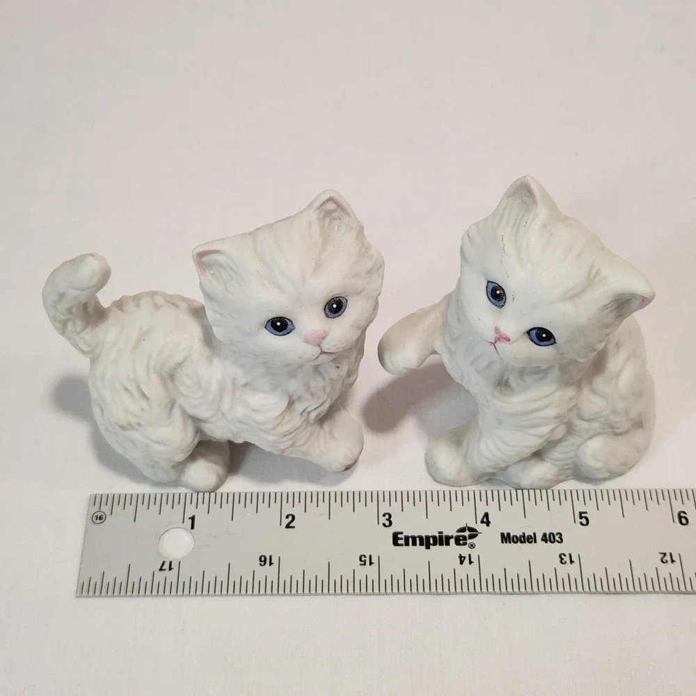 Pair Vintage Homco White Kittens Cat Figurines W/‎ Blue Eyes Taiwan 1970s Cute